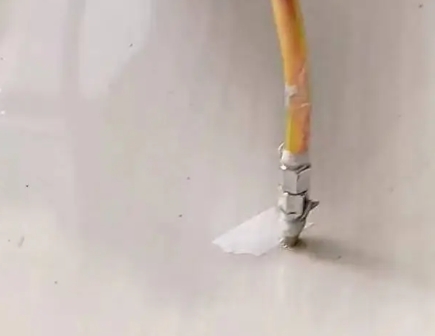 荆门瓷砖空鼓维修公司专业解答在瓷砖铺贴过程中，如果使用的砂料过粗（如全部使用了粗砂），可能会导致以下问题