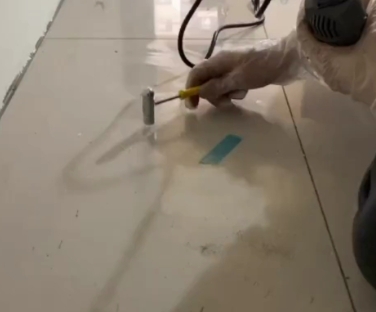 荆门瓷砖开裂维修公司专业分享瓷砖在铺贴前如果没有沥干水分，将会导致以下问题