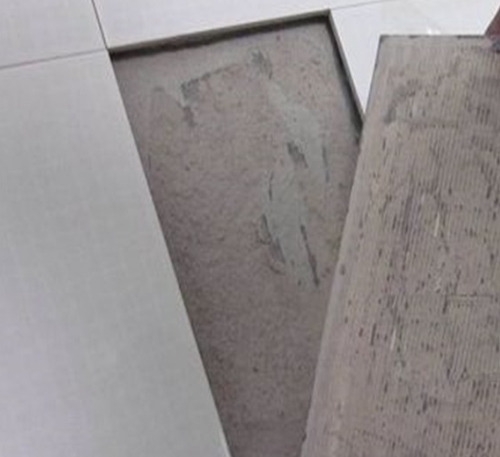 荆门瓷砖空鼓维修公司分享瓷砖铺贴时如果打浆（即涂抹在瓷砖背面和基层上的砂浆或瓷砖胶）过少，会带来以下问题
